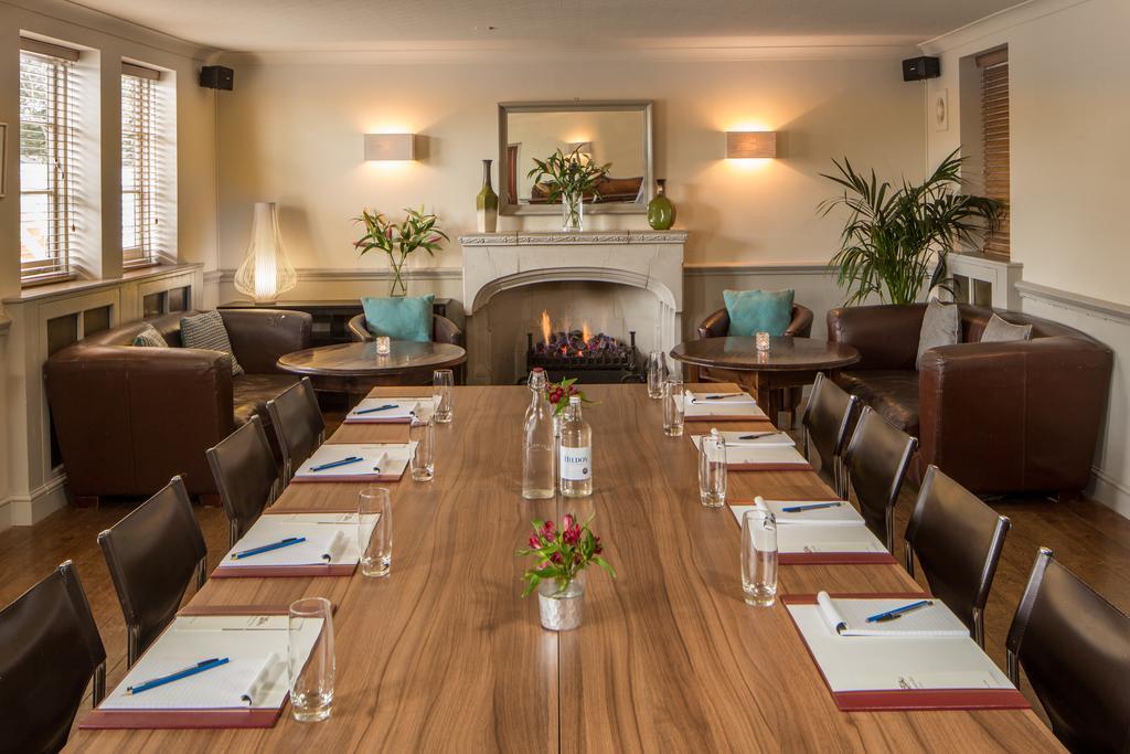 The Chequers Inn Beaconsfield Dış mekan fotoğraf